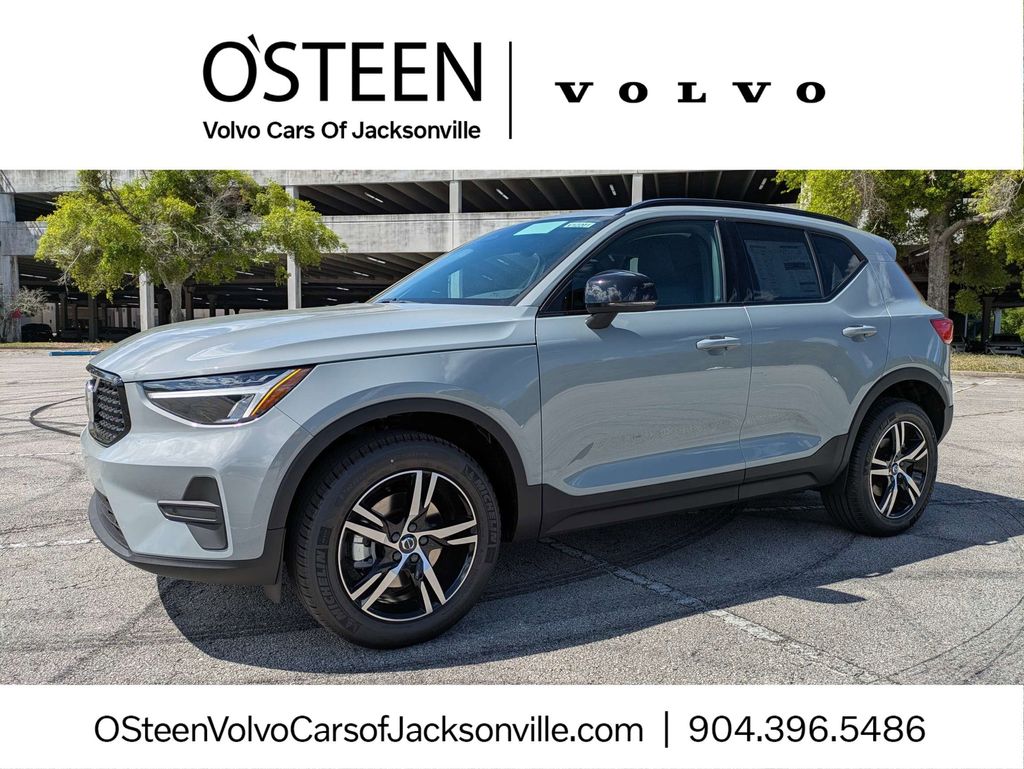 2026 Volvo XC40 Core