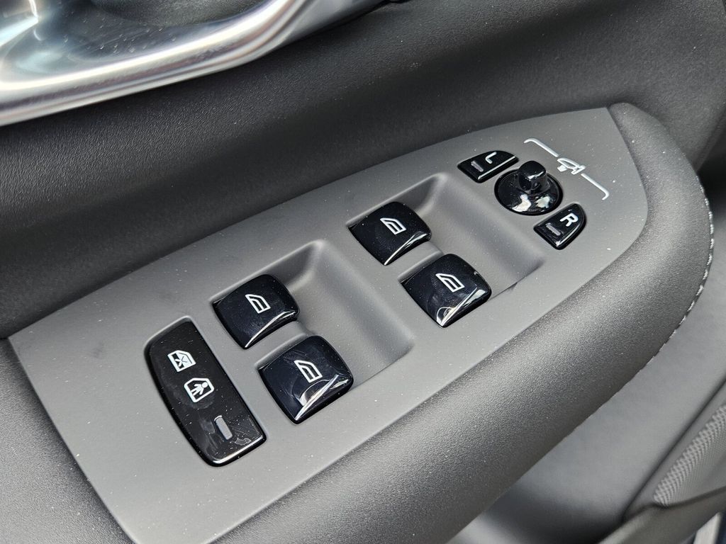2025 Volvo XC90 Plus - Photo 40