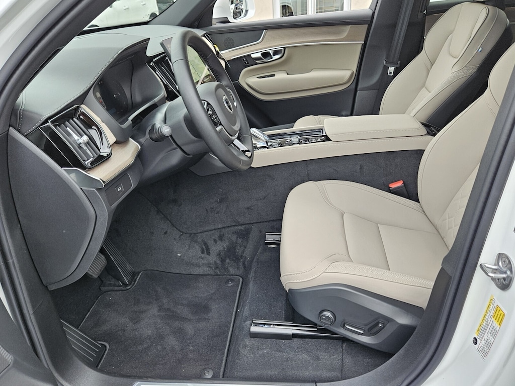 New 2026 Volvo XC90 B5 Core SUV