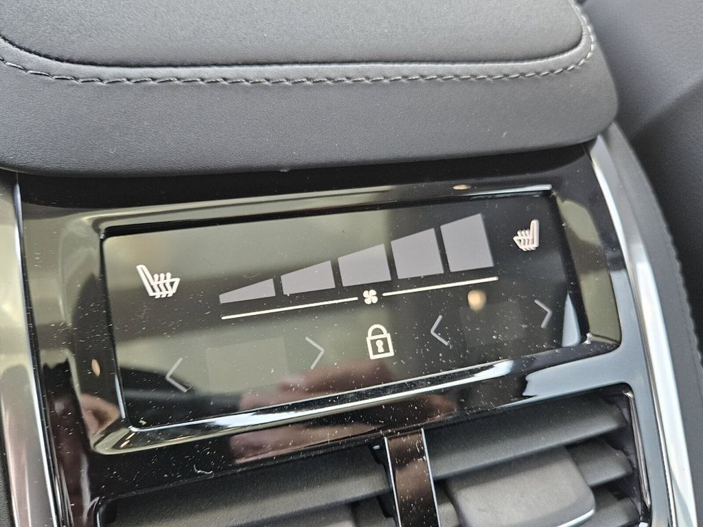 2025 Volvo XC90 Plus - Photo 8