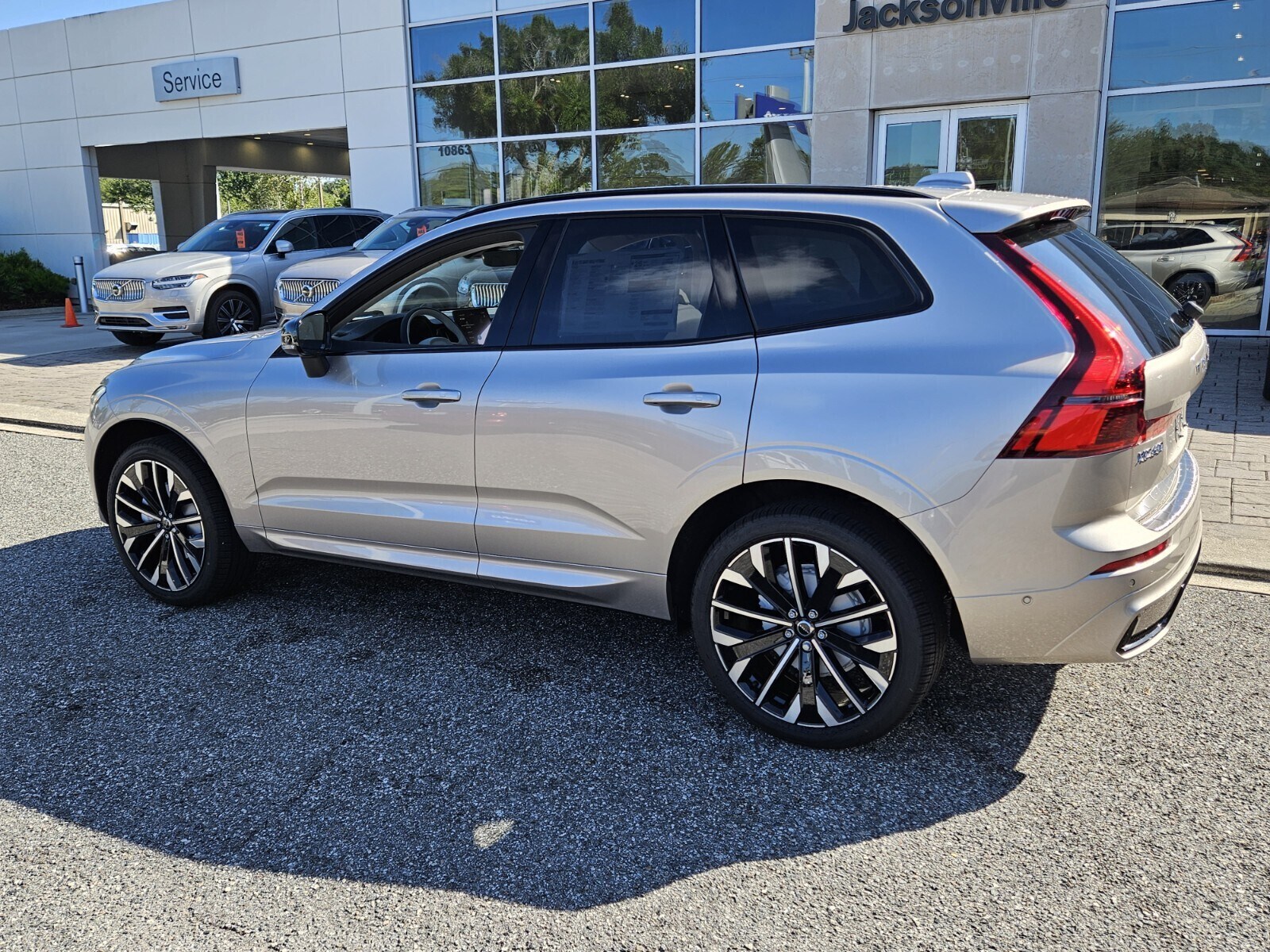 2026 Volvo XC60 B5 photo 3