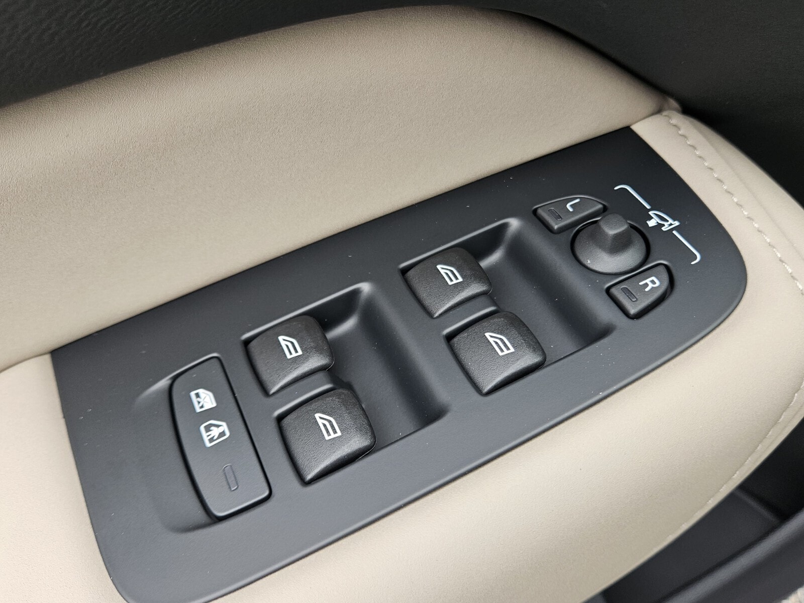 2026 Volvo XC60 Core - Photo 40