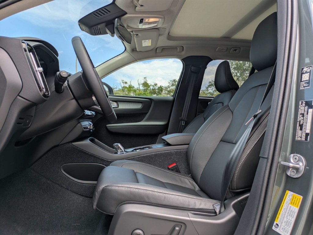 New 2026 Volvo XC40 B5 Plus SUV
