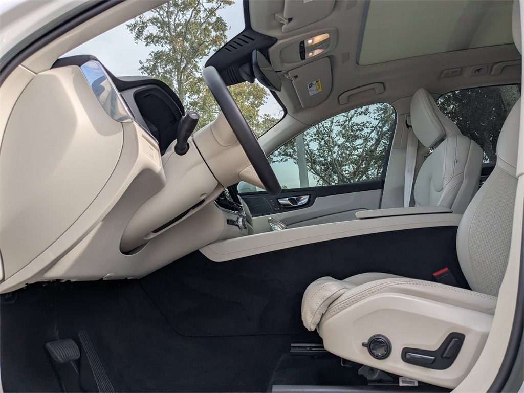 Certified 2023 Volvo XC60 B5 AWD Ultimate Bright SUV