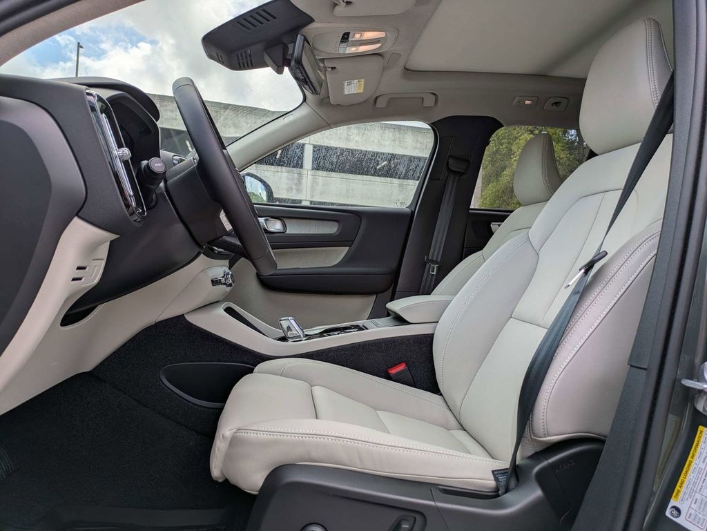 New 2026 Volvo XC40 B5 Ultra SUV
