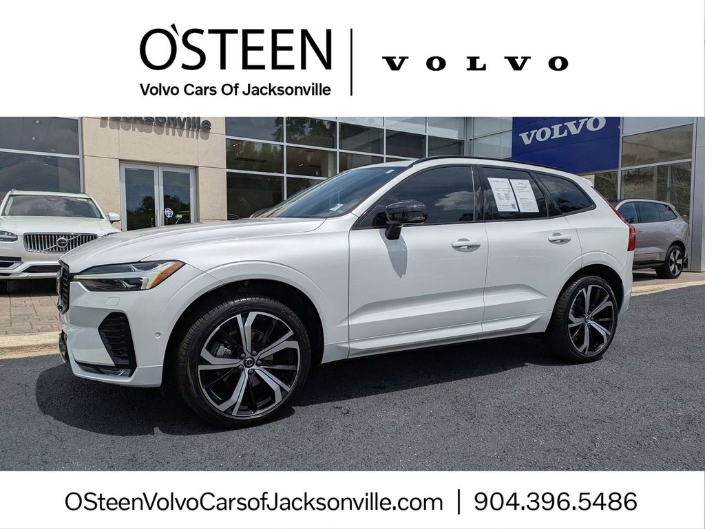2024 Volvo XC60 B5 Ultimate Dark Theme AWD's photo