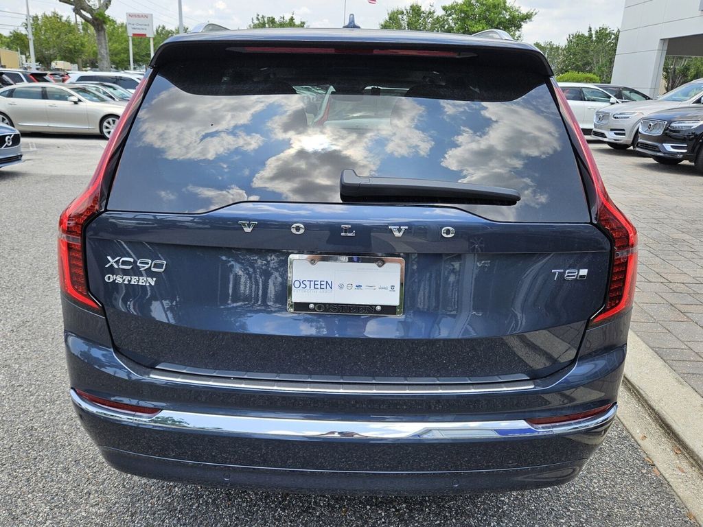 2025 Volvo XC90 Plus - Photo 10