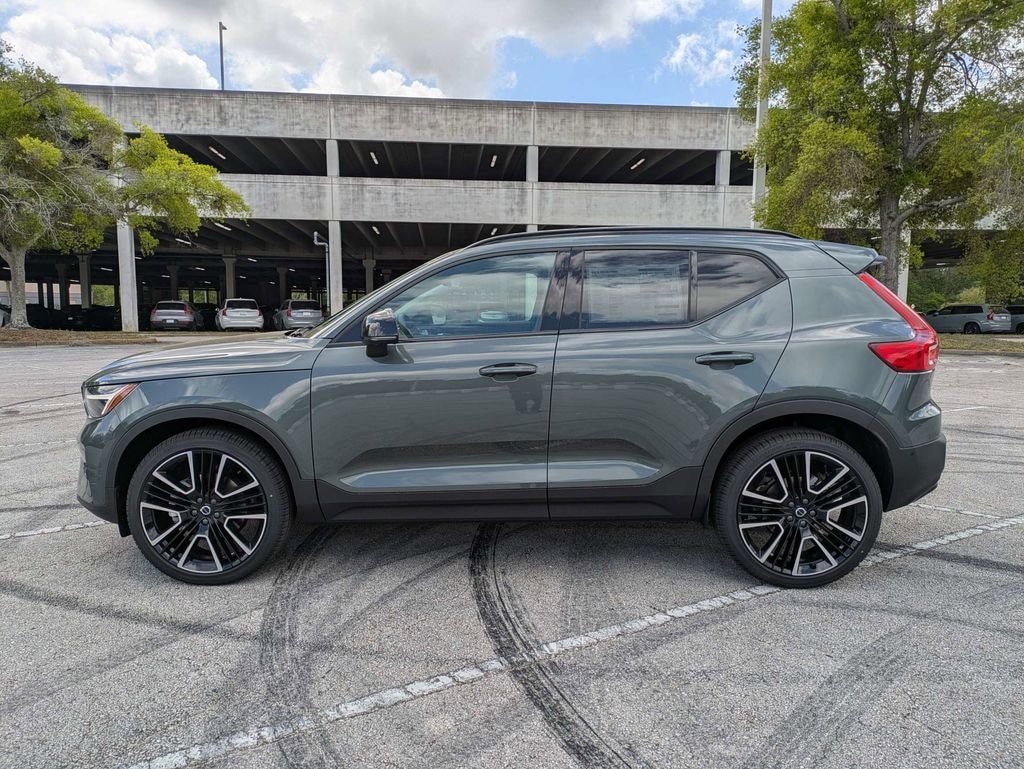 New 2026 Volvo XC40 B5 Ultra SUV
