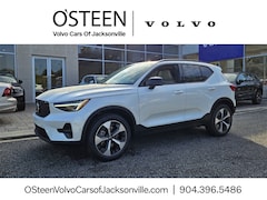 2025 Volvo XC40 B5 Plus Dark Theme AWD SUV