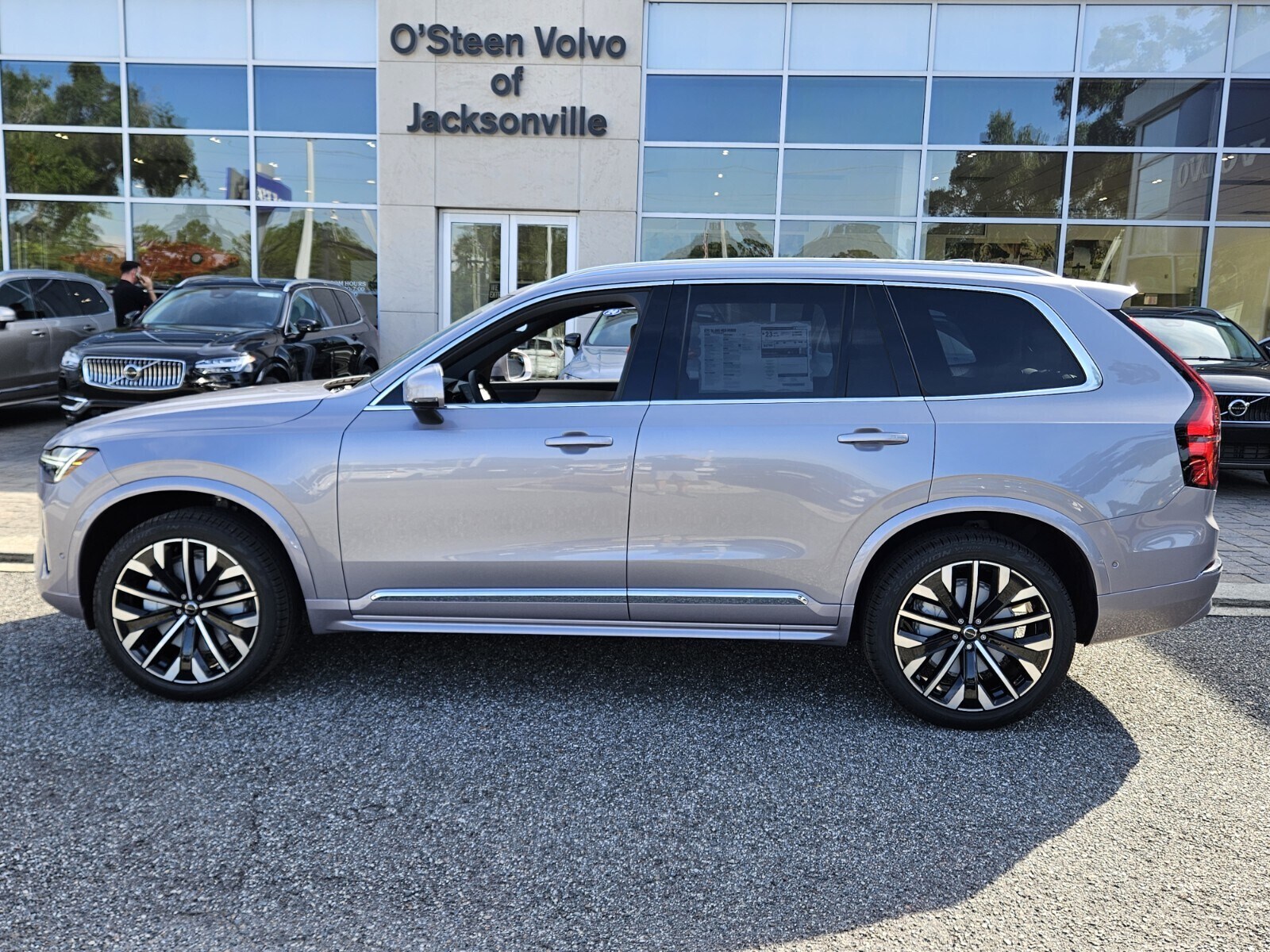 2026 Volvo XC90 Plus photo 3