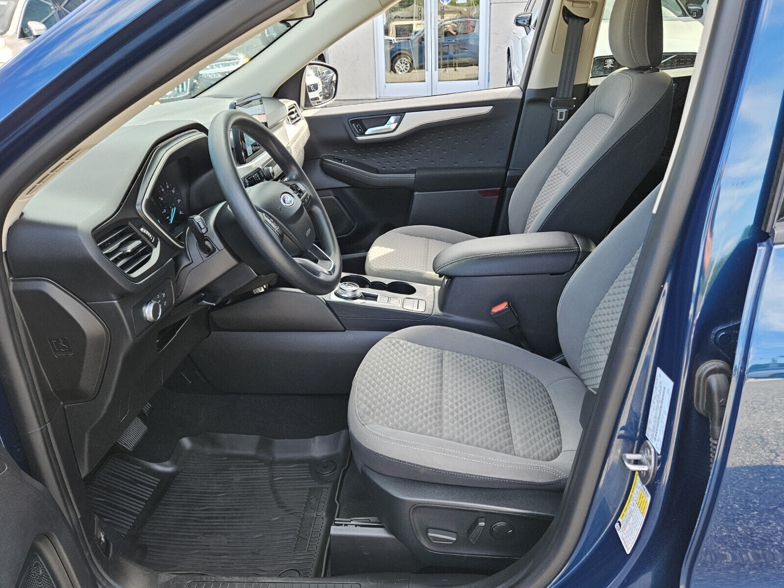 2020 Ford Escape SE photo 2