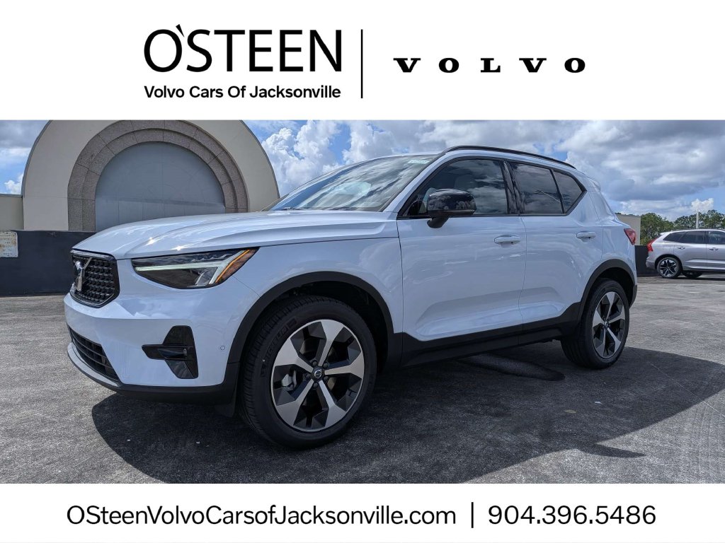 Cloud Blue 2026 Volvo XC40 SUV / Crossover Front-Wheel Drive 8-Speed Automatic