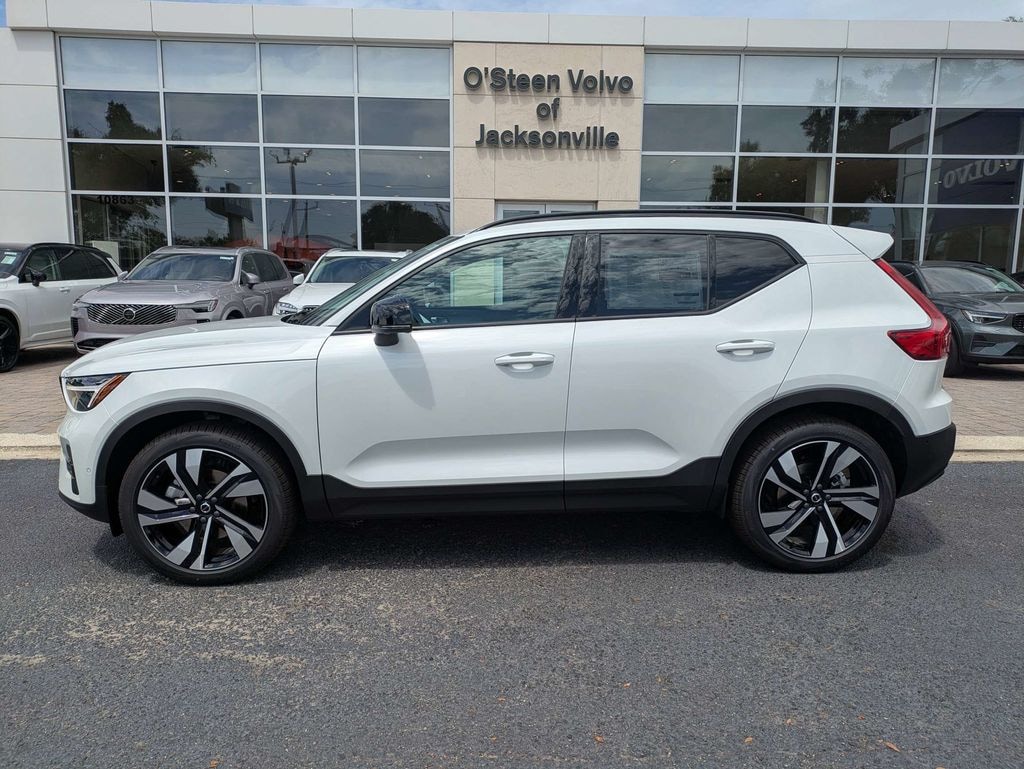 New 2026 Volvo XC40 B5 Plus SUV