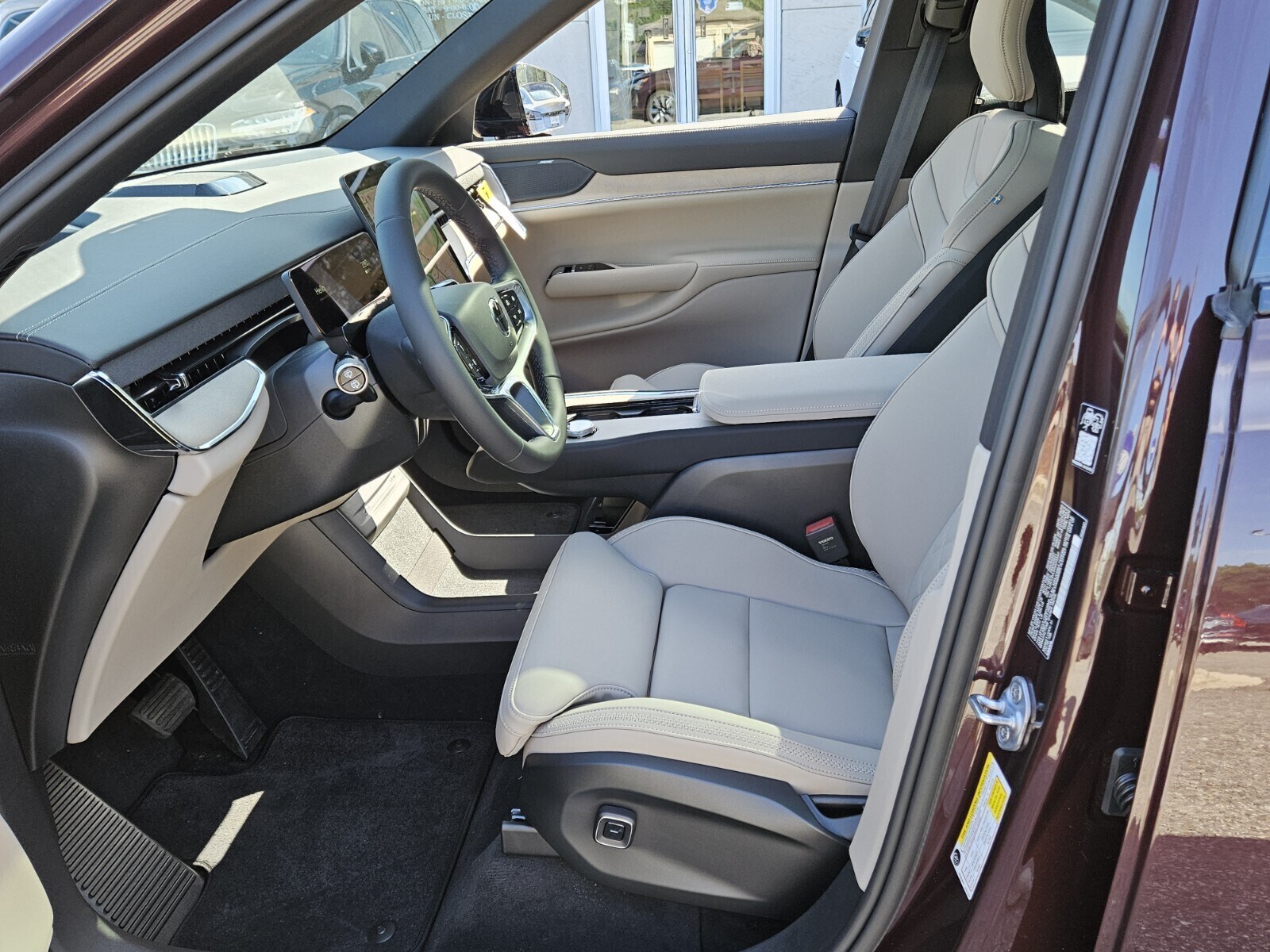 2025 Volvo EX90 Twin Motor Ultra photo 2