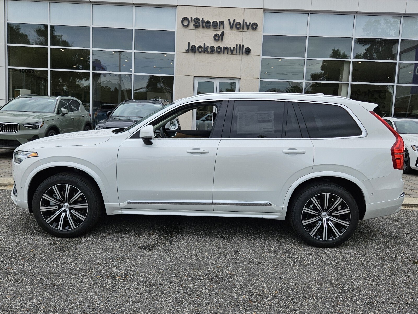 2025 Volvo XC90 Plus photo 2