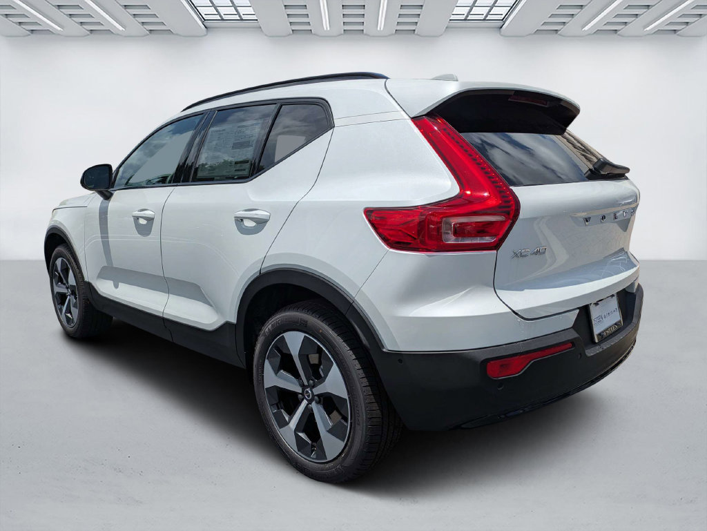 New 2026 Volvo XC40 B5 Plus SUV