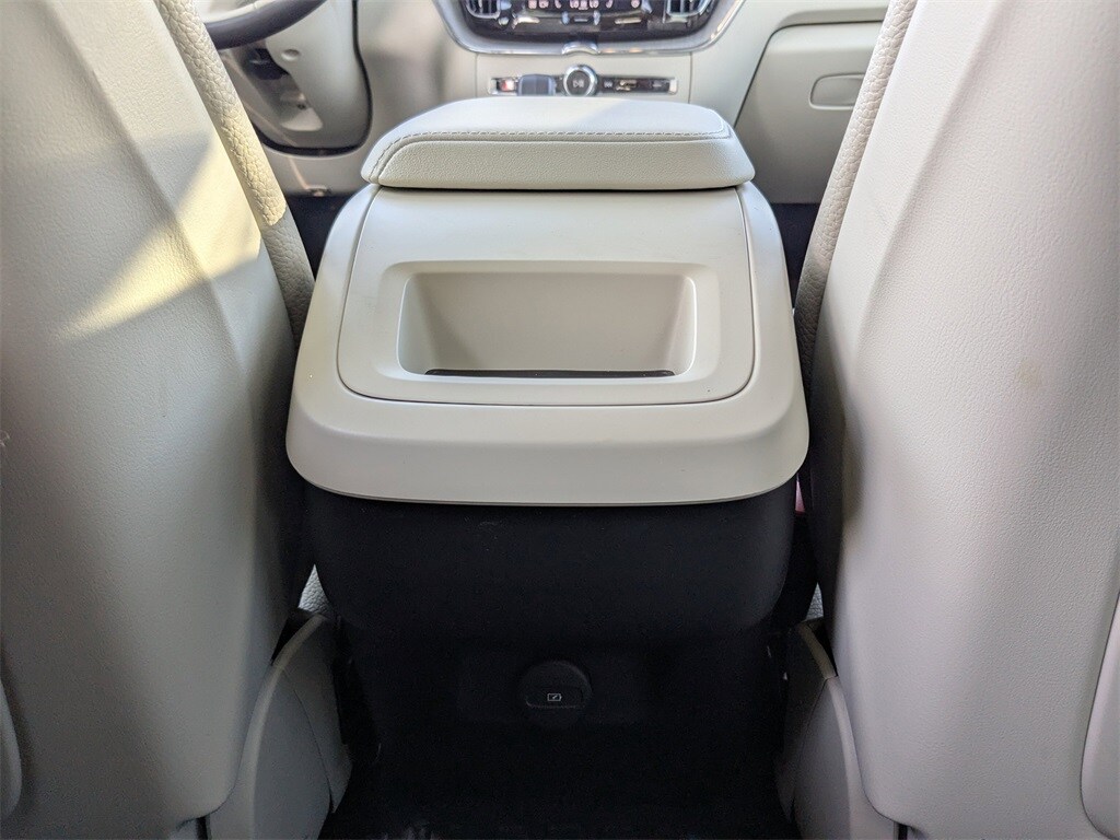 2024 Volvo XC60 B5 Plus photo 3