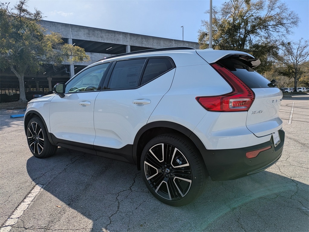 New 2026 Volvo XC40 B5 Ultra SUV