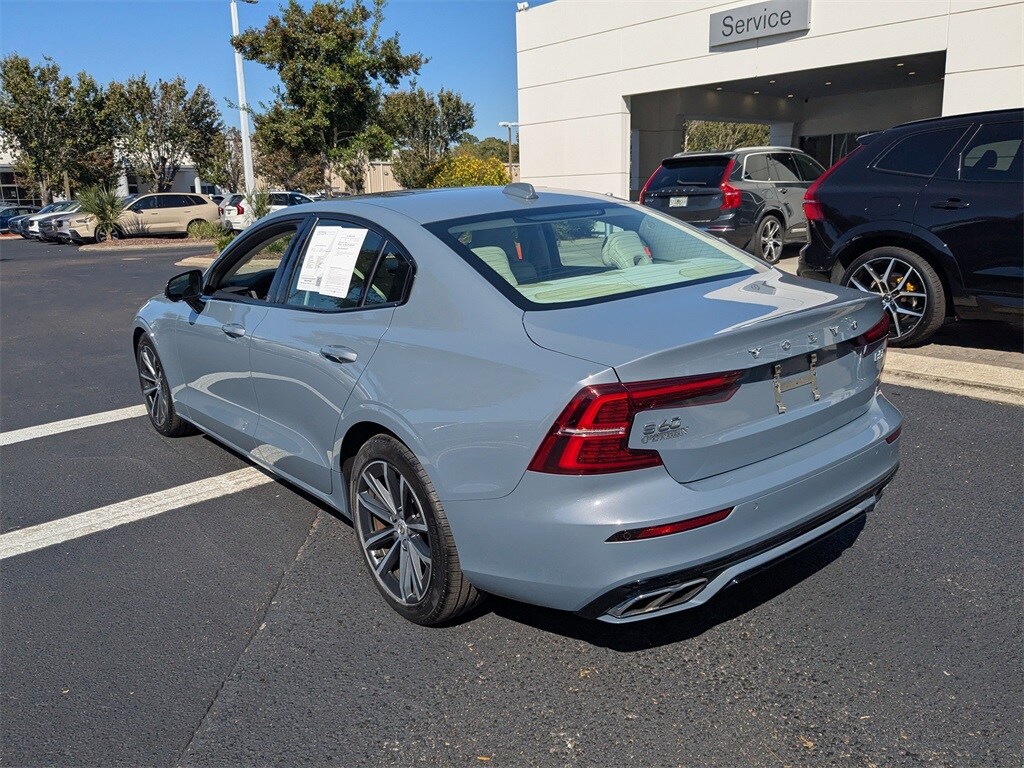 2022 Volvo S60 B5 Momentum photo 4