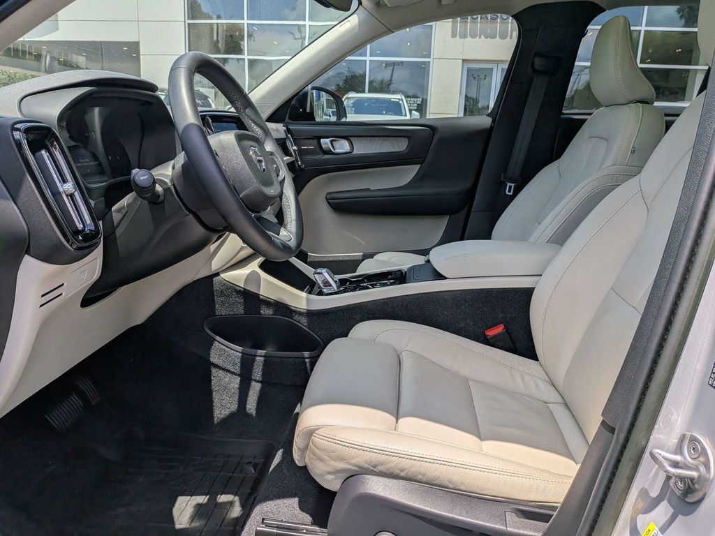Certified 2023 Volvo XC40 B5 AWD Ultimate Dark SUV