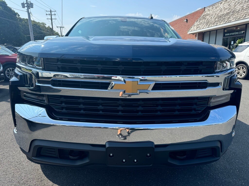 Used 2019 Chevrolet Silverado 1500 LT with VIN 1GCRYDEKXKZ246800 for sale in Quogue, NY