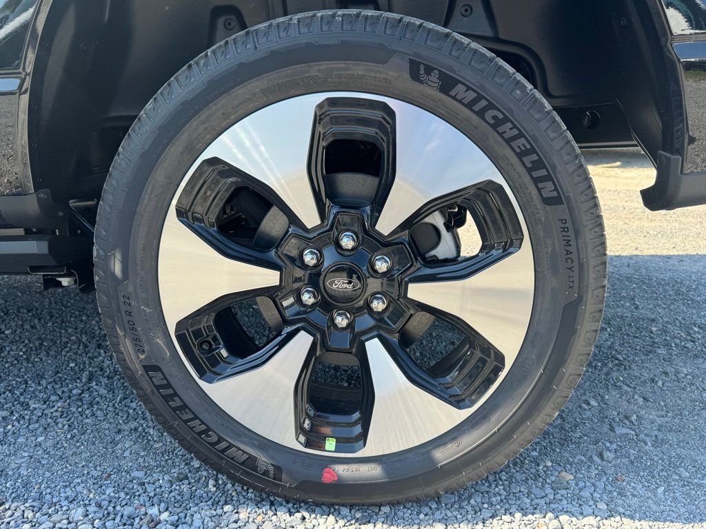 2025 Ford F-150 Lightning Platinum - Photo 26