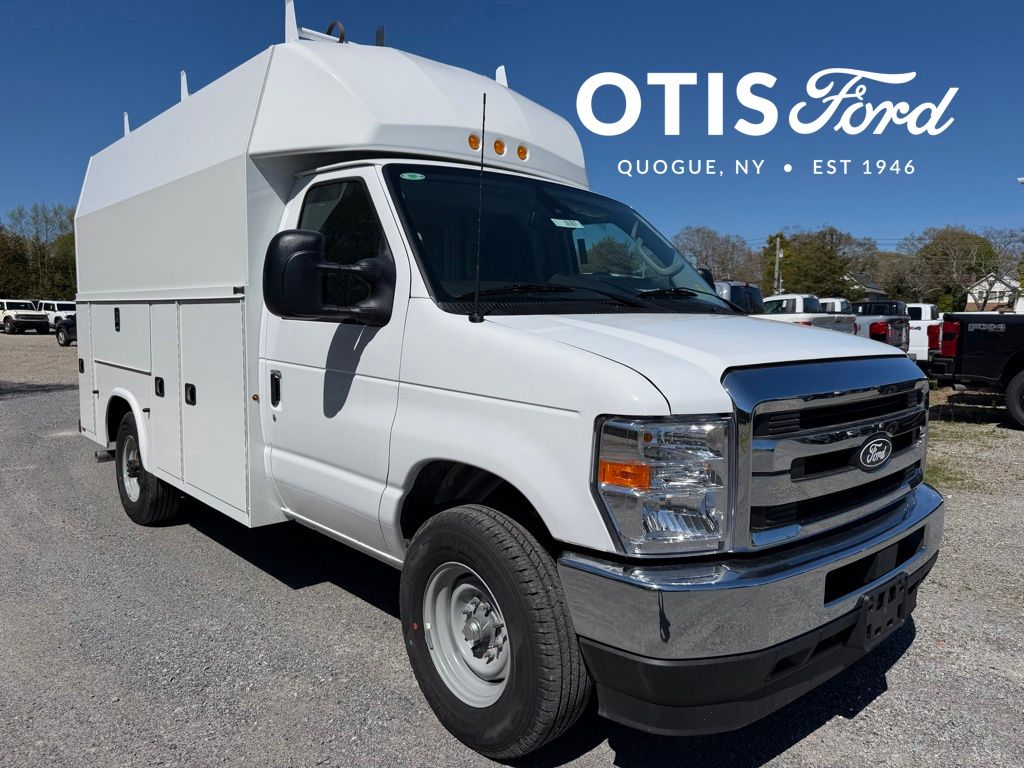 2026 Ford E-Series SRW E-350 Super Duty 138 in WB's photo