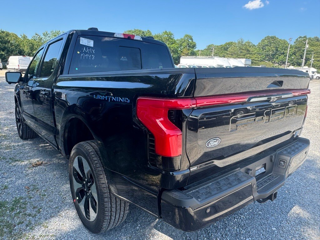 2025 Ford F-150 Lightning Platinum photo 3