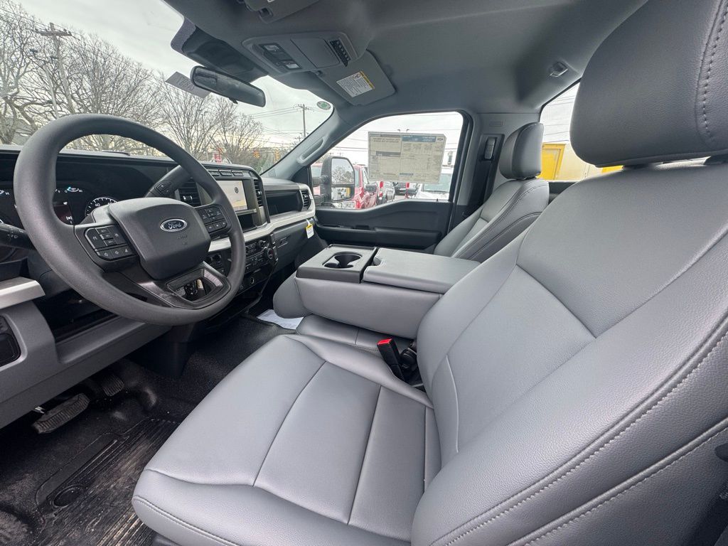 2024 Ford F-550 Super Duty Chassis Cab XL - Photo 11