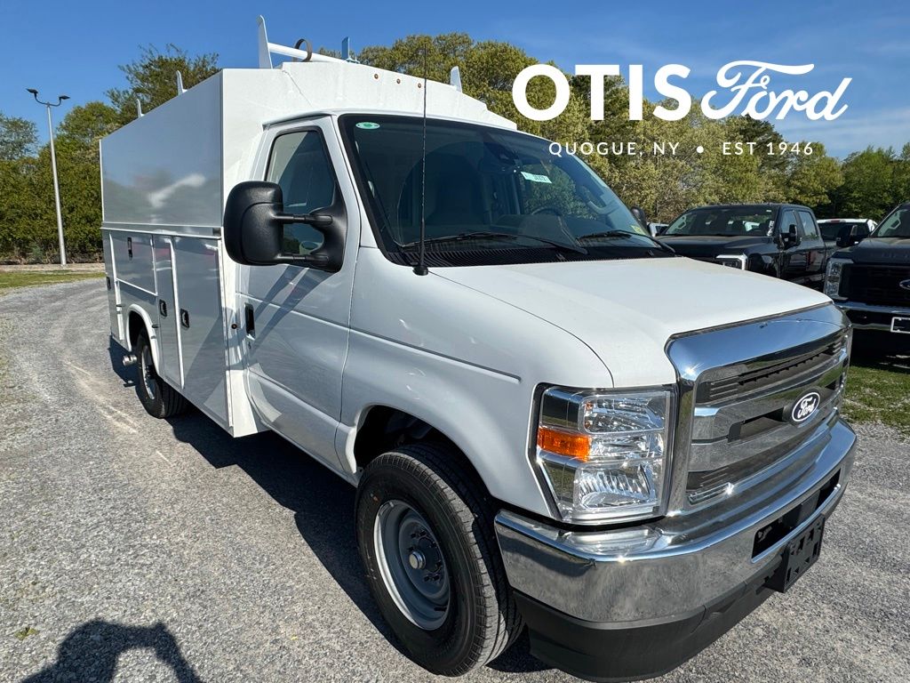 2026 Ford E-Series SRW E-350 Super Duty 138 in WB's photo