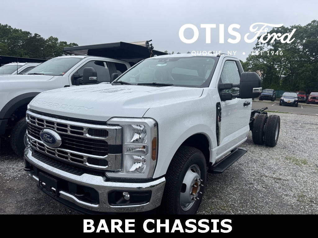 2025 Ford F-350 Super Duty Chassis Cab XL's photo