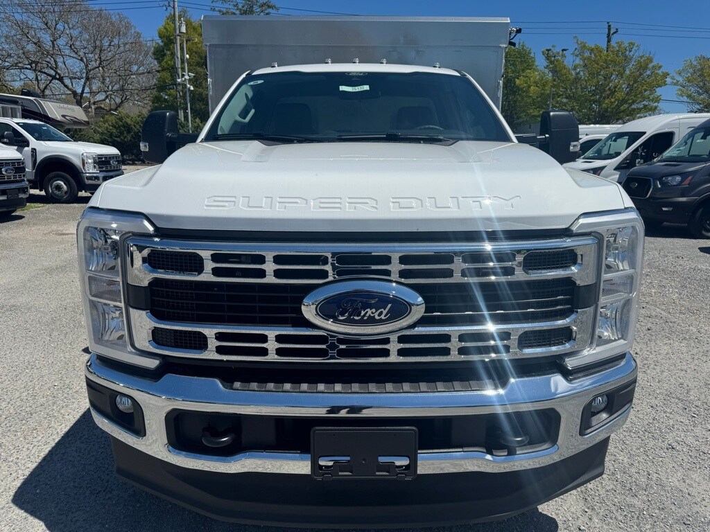 2025 Ford F-350 XL photo 2