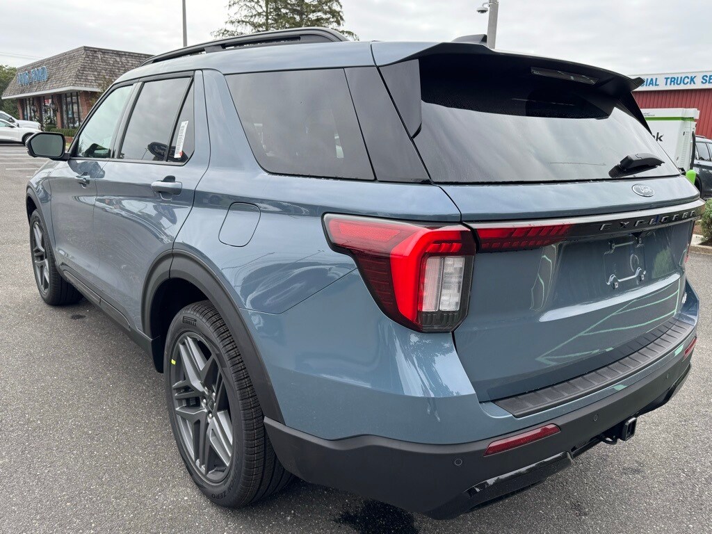 2025 Ford Explorer ST-Line photo 4