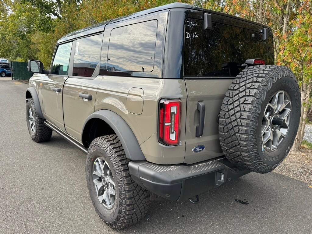 2025 Ford Bronco Badlands photo 3