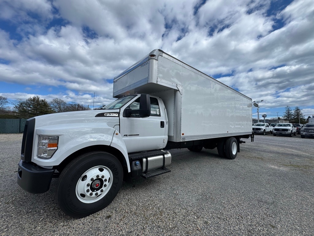 2025 Ford F-750 Base photo 3