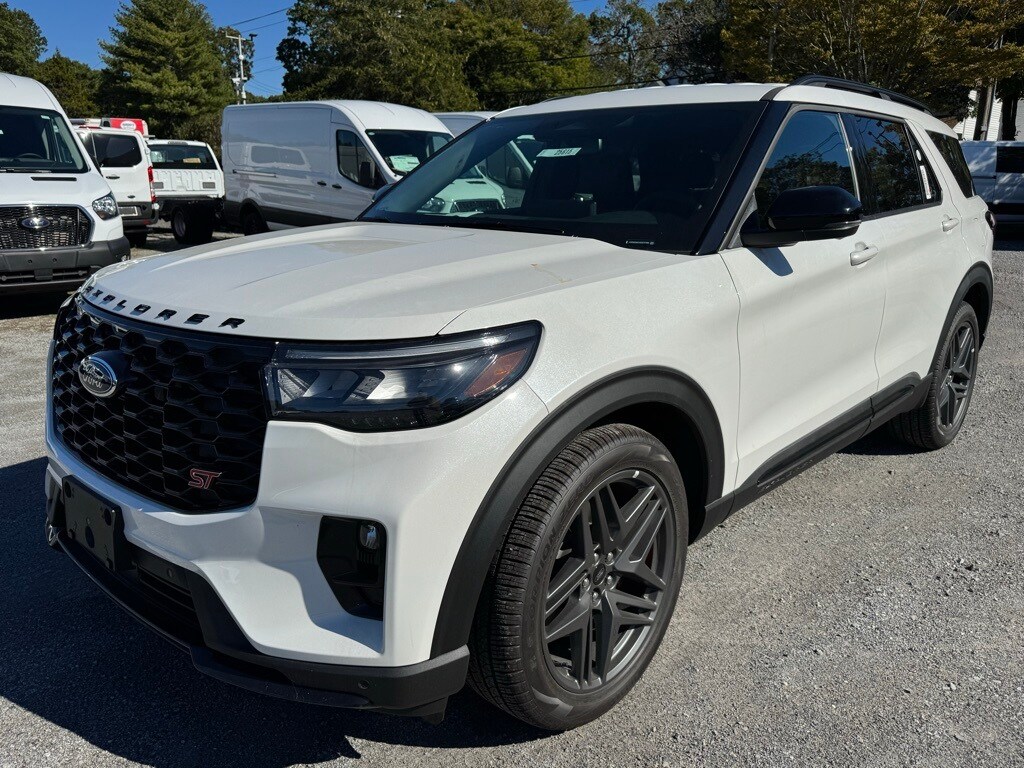 2025 Ford Explorer ST photo 3