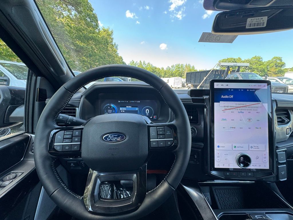 2025 Ford F-150 Lightning Platinum - Photo 15