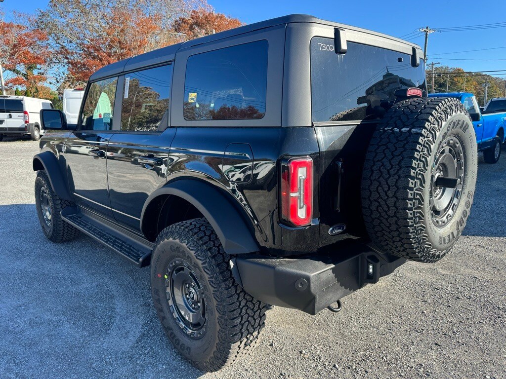 2025 Ford Bronco Outer Banks photo 4