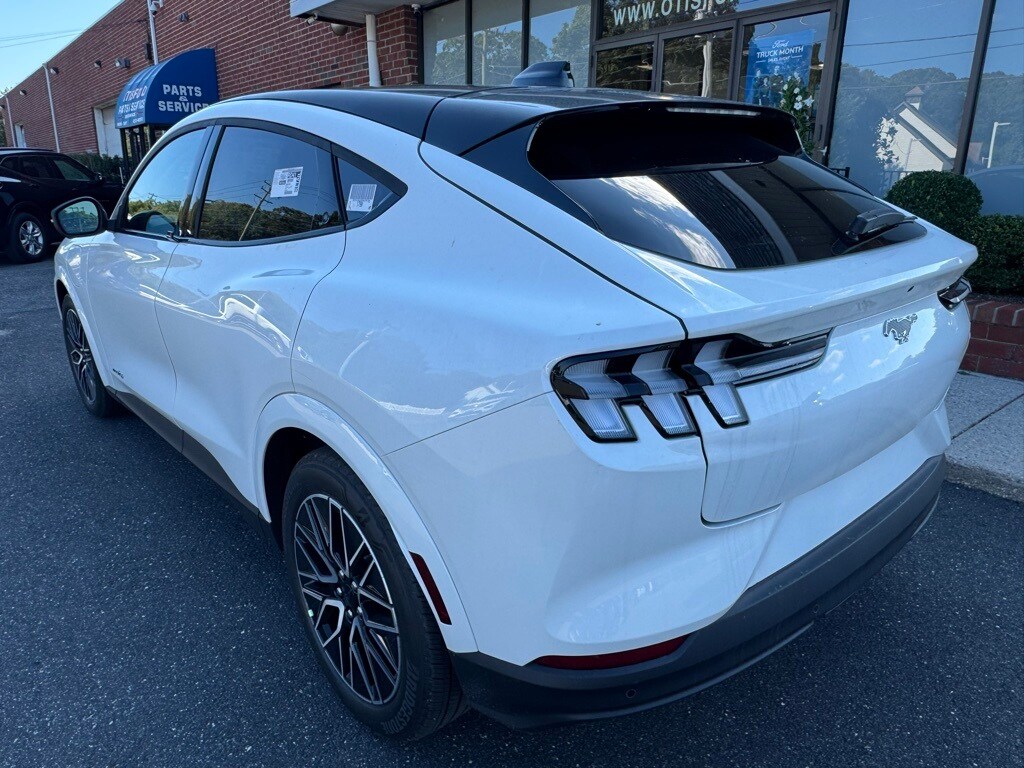 2025 Ford Mustang Mach-E Premium photo 4
