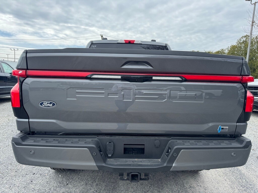 2025 Ford F-150 Lightning Platinum photo 3