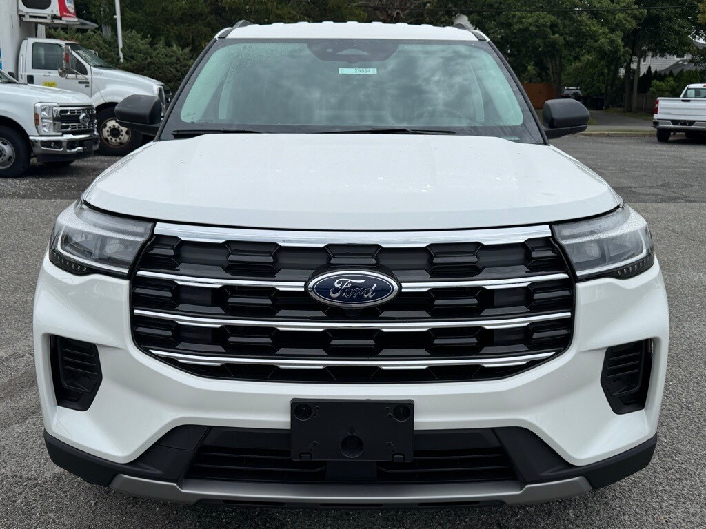 2025 Ford Explorer ST-Line photo 2