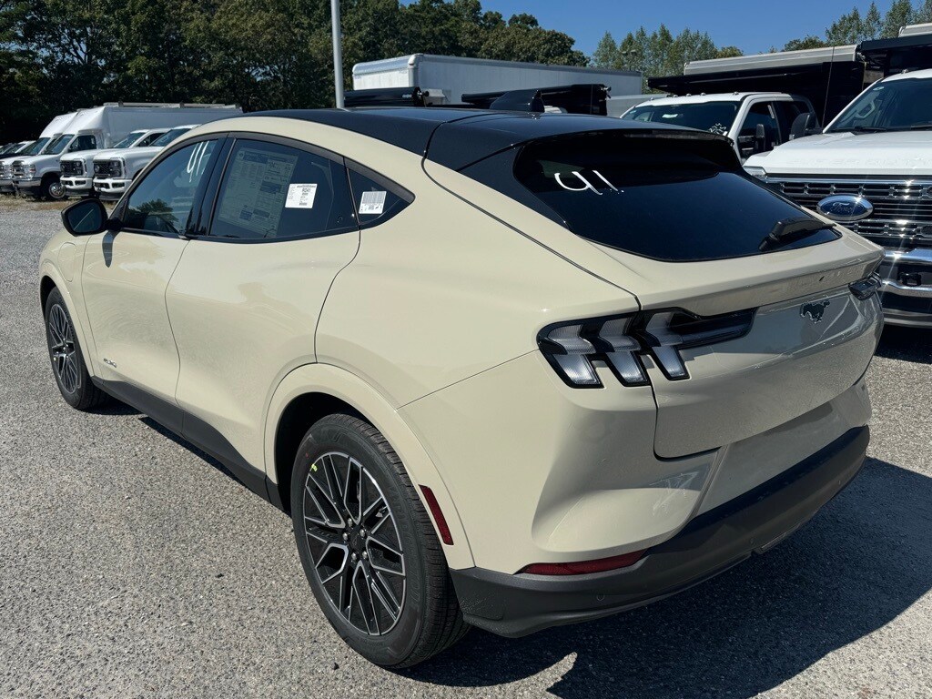 2025 Ford Mustang Mach-E Premium photo 4