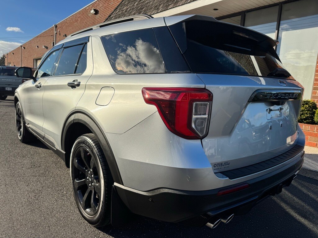 2023 Ford Explorer ST photo 3