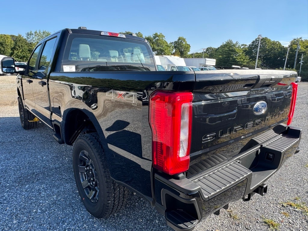 New 2026 Ford F-250 XL Truck Crew Cab