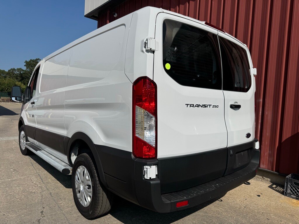 2024 Ford Transit photo 2