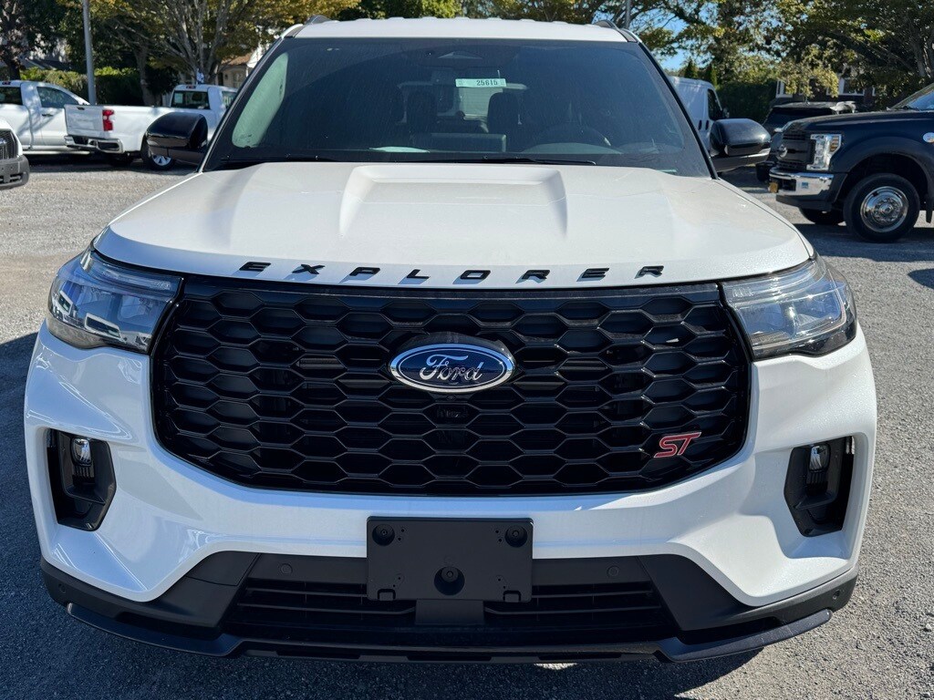 2025 Ford Explorer ST photo 2