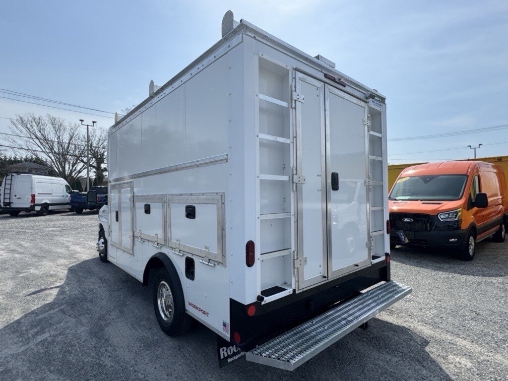 2026 Ford E-450 photo 3