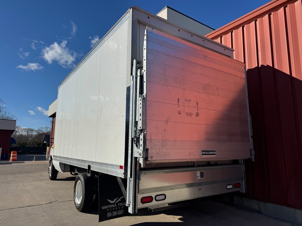 2024 Ford E-450 Cutaway photo 2