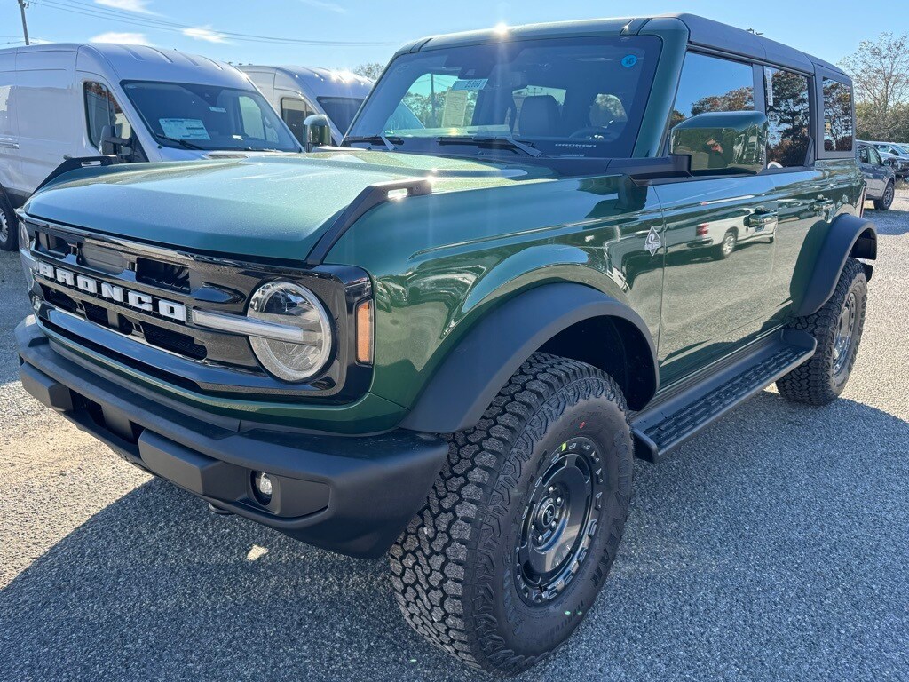 2025 Ford Bronco Outer Banks photo 3