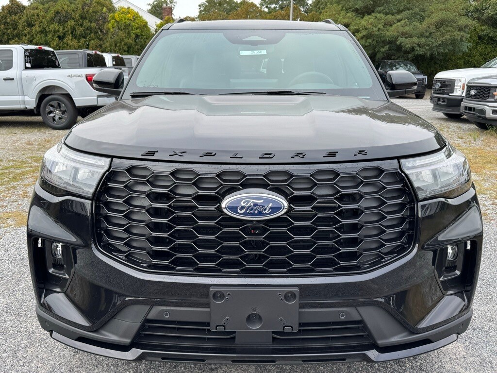 2025 Ford Explorer ST-Line photo 2